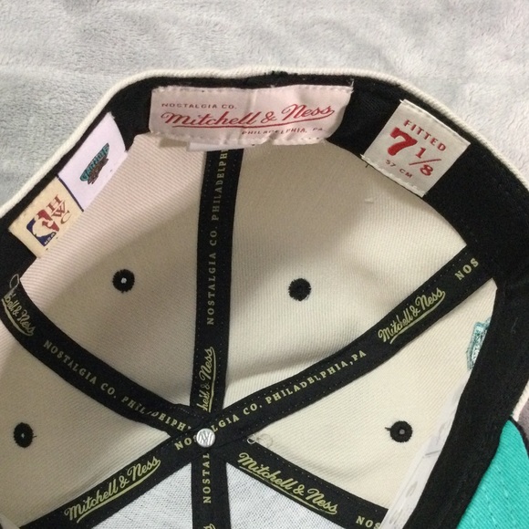 Mitchell & Ness Vancouver Grizzlies Inaugural Season SE Fitted Hat Size 7 1/8 - Picture 9 of 11